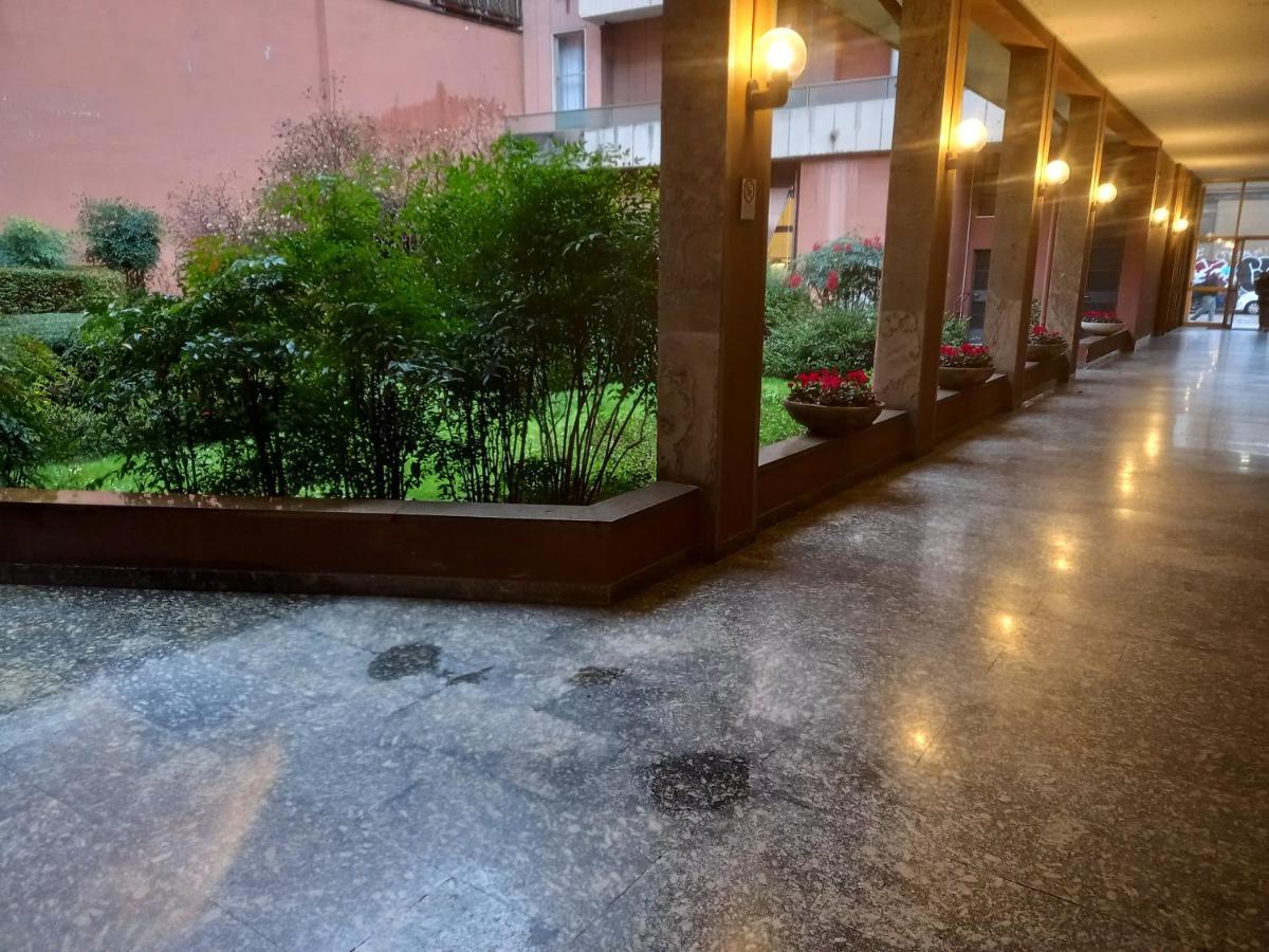 The Boheme Vintage Junior Suite ---- Cozy & Quiet & Comfortable With Private Bathroom & Fully Equipped Kitchenette & Cozy Balcony - Lift To 4Th Floor - Metro' Verde -Green Subway Porta Genova 밀라노 외부 사진